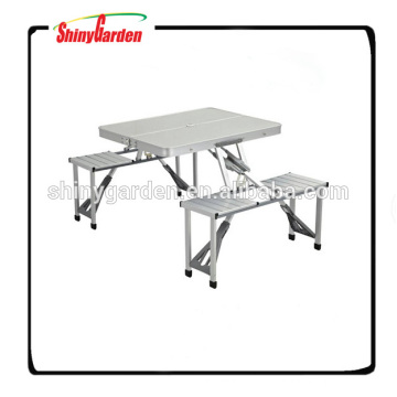 Mesa de aluminio plegable portátil que acampa con las sillas